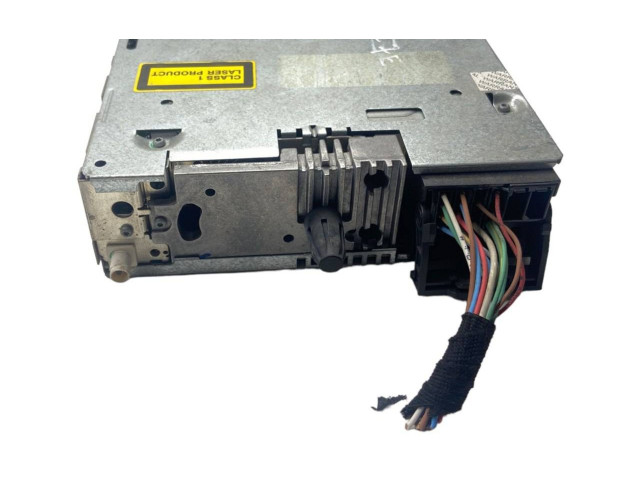 Радио/ проигрыватель CD/DVD / навигация