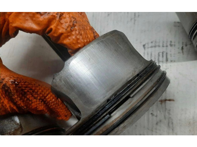 Поршень с шатуном Audi Q5 SQ5