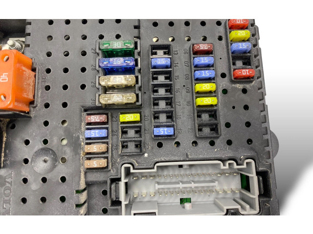 Блок предохранителей  8688264, 12217789   Volvo V70    