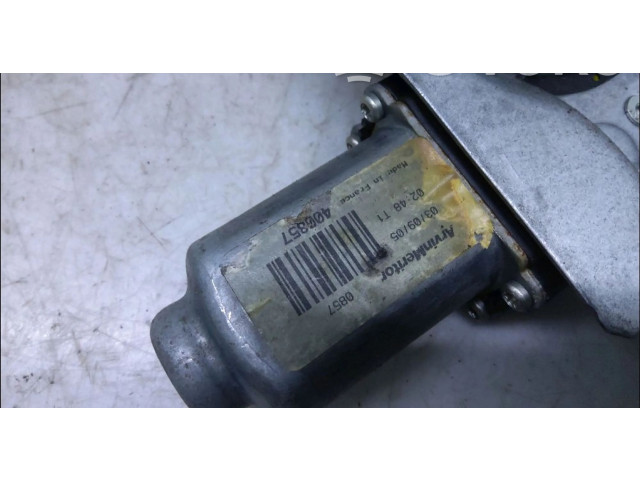 Передний комплект электрического механизма для подъема окна Renault Clio III 2005 - 2012 года