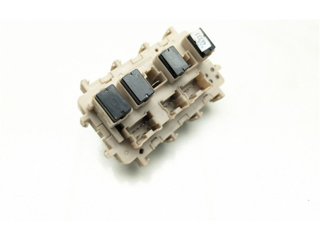 Блок предохранителей 25230-7990A   Nissan Navara D23    