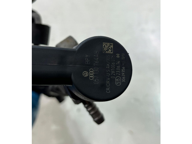 Vstřikovací lišta 04L089D   Audi A3 S3 8V     