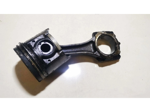 Píst rf8b Mazda 626 pro naftový motor 2.0