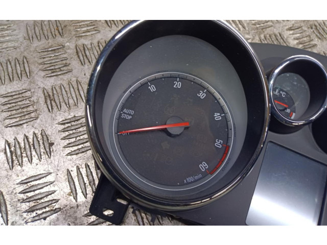 Přístrojová deska Opel Zafira C 2012