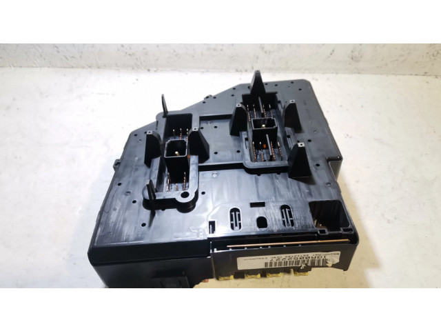 Блок предохранителей 25743733   Cadillac CTS    