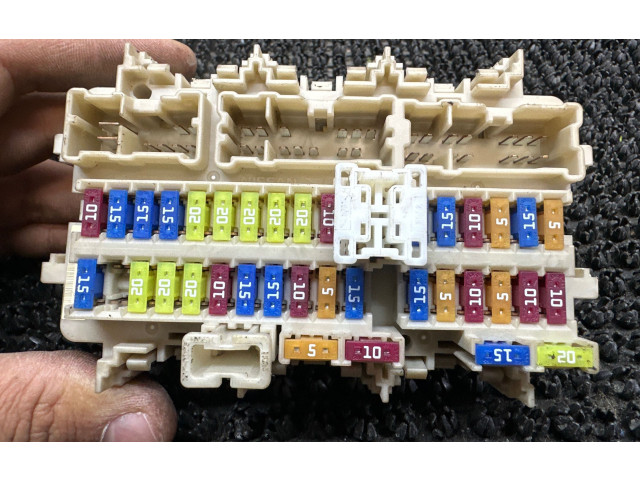 Pojistková skříňka Infiniti QX60 L50 2014