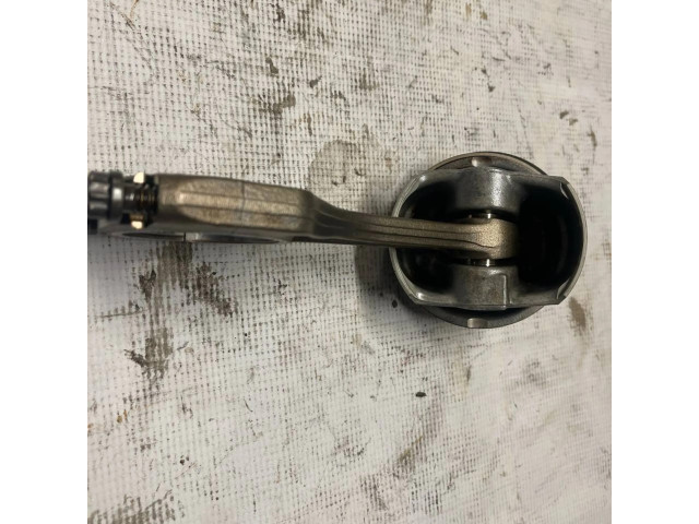 Píst 7838623 BMW M3 pro benzínový motor 4.4