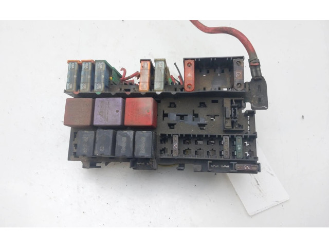 Блок предохранителей 8200029342   Renault Scenic I    