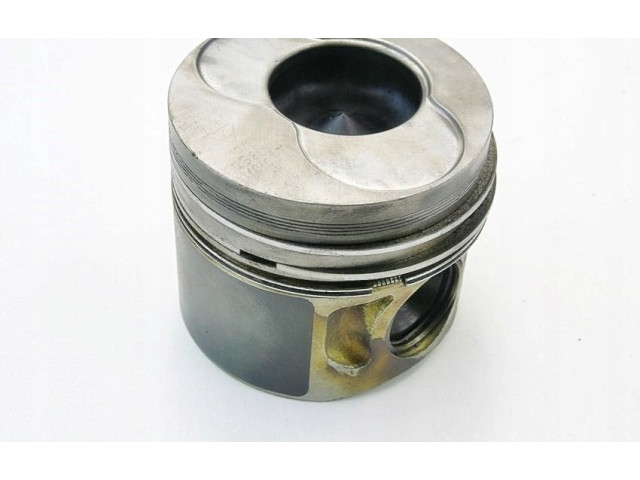 Píst Volkswagen Multivan T5