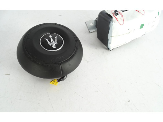 Подушка безопасности водителя    Maserati GranTurismo