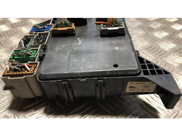 Блок предохранителей 2L1830949, 1S7T14A073AF Ford Mondeo Mk III