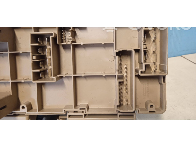   Pojistková skříňka 82201FJ000   Subaru XV 2012