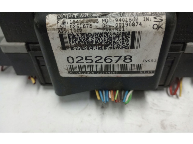 Блок предохранителей 9401802 Volvo S60