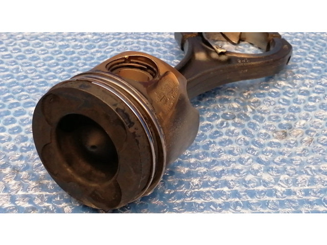 Píst 8370B Mercedes-Benz E W212 pro naftový motor 3.0