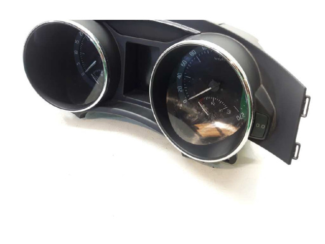 Панель приборов 3T1920841E   Skoda Superb B6 (3T)       