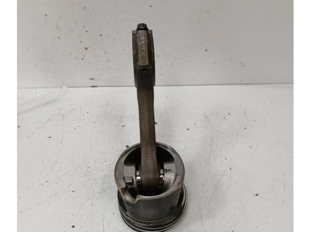  Поршень с шатуном    Volkswagen PASSAT  