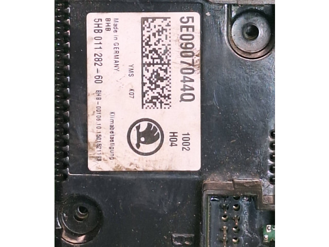 Блок управления климат-контролем 5E0907044Q, 5HB01128260   Skoda Octavia Mk3 (5E)