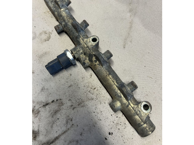 Vstřikovací lišta 0281002592, 0445214017   Peugeot 607     