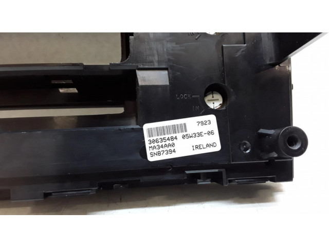 Радио/ проигрыватель CD/DVD / навигация