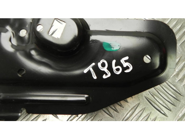 Кронштейн крепления двигателя