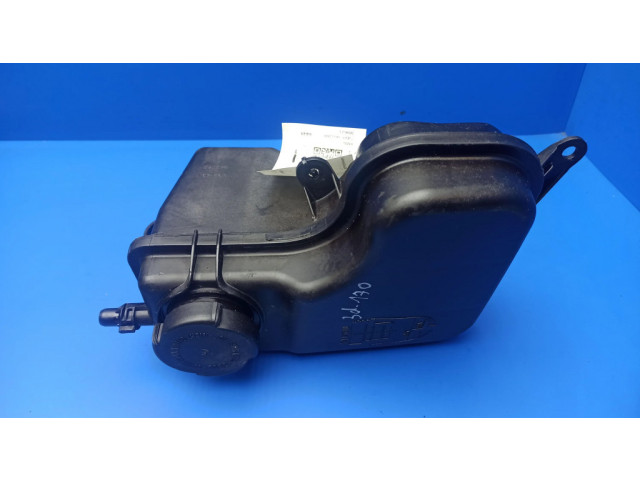 Расширительный бачок охлаждающей жидкости    