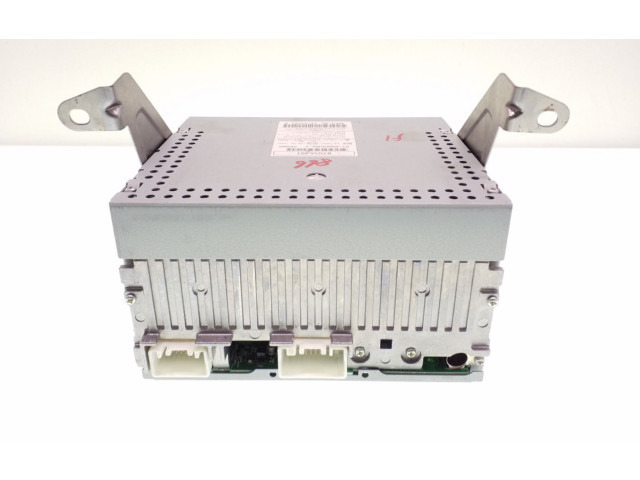 Радио/ проигрыватель CD/DVD / навигация