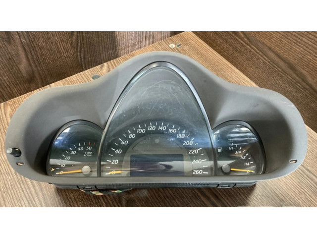 Přístrojová deska Mercedes-Benz C W203 2003 88311323, 87001439