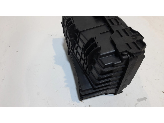 Блок предохранителей  8J0937124, 1K0937132   Audi TT TTS Mk2    