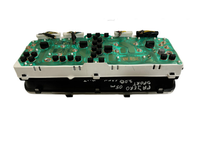 Přístrojová deska Mitsubishi Pajero 2005 MR550226, 2573209221