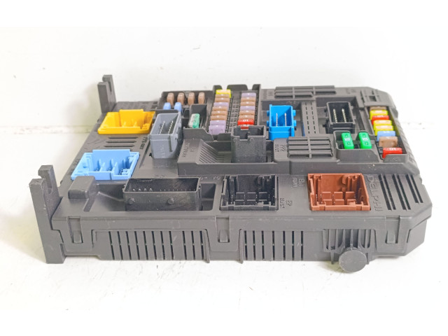 Блок предохранителей 9832881080 Peugeot 2008 II