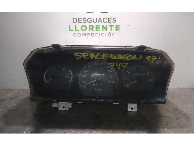 Панель приборов MR240564 Mitsubishi Space Wagon