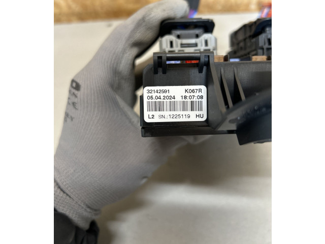 Блок предохранителей 32142591   Volvo XC90    