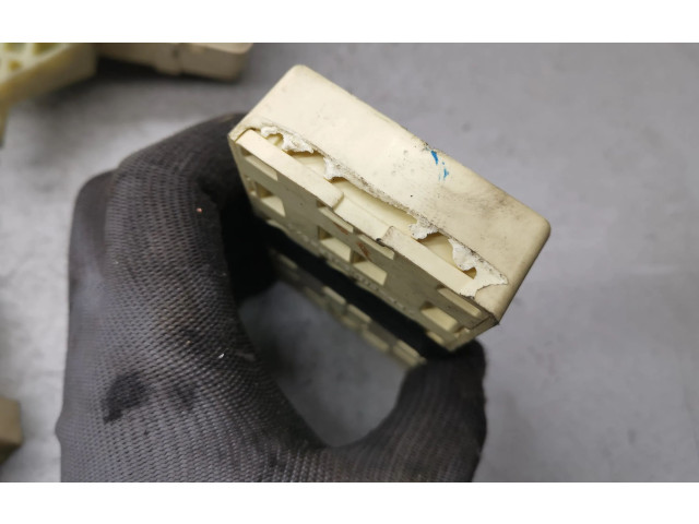 Pojistková skříňka 911042G070, 919502G200 KIA Magentis 2006