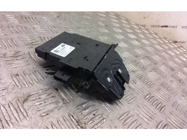 Zámek zadních dveří FK72-442A66-AC   Land Rover Discovery 5 2016