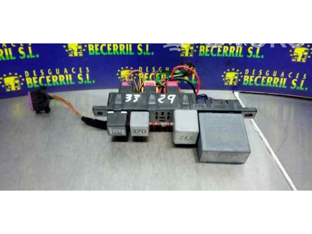 Pojistková skříňka Řídící jednotka BSM Volkswagen Passat Alltrack 1950