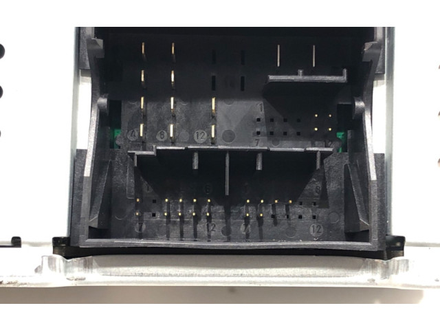 Радио/ проигрыватель CD/DVD / навигация 6V0035871D    Skoda Fabia Mk3 (NJ)