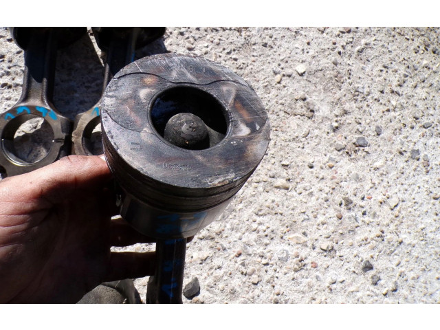  Поршень с шатуном    Fiat Bravo  