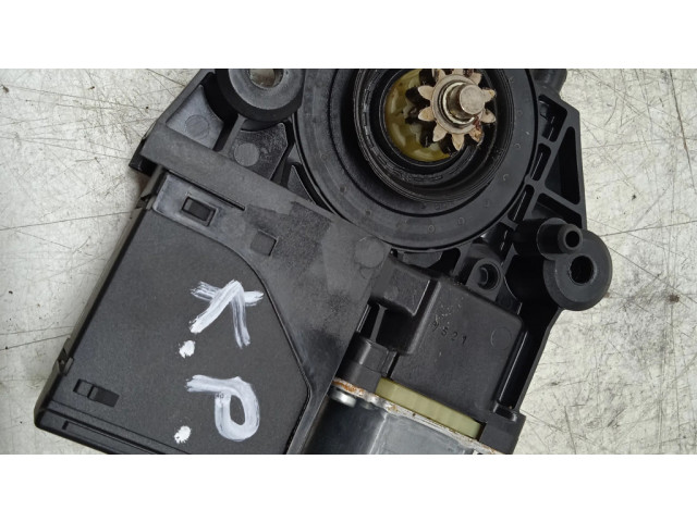 Передний двигатель механизма для подъема окон