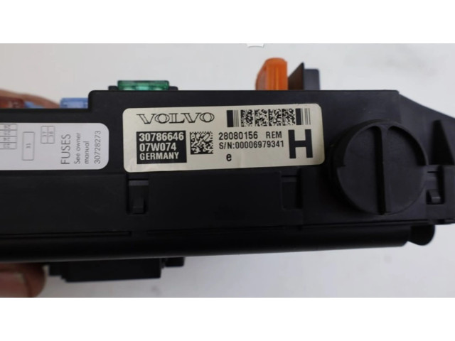 Блок предохранителей  30786646, 30786646   Volvo V70    