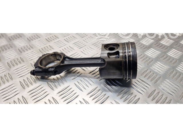  Поршень с шатуном    Volkswagen PASSAT B4  