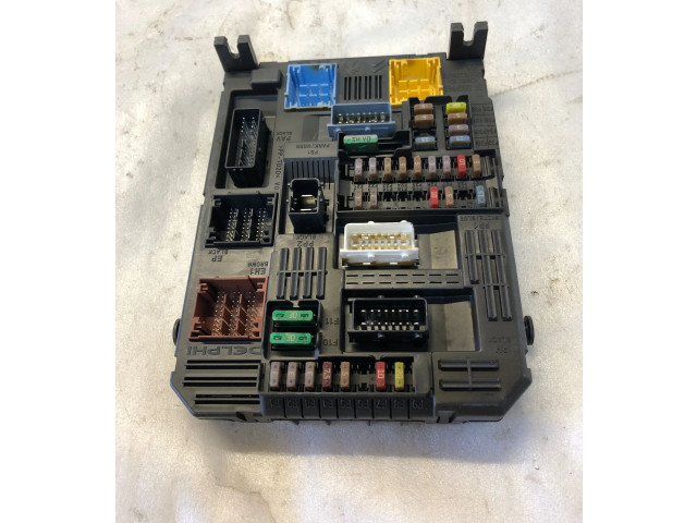 Блок предохранителей 9819855580 Opel Grandland X