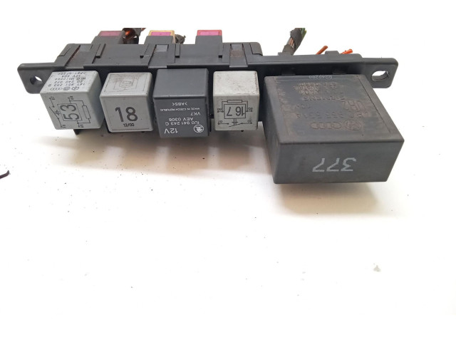 Блок предохранителей 8L0941822, 8L0941822 Skoda Octavia Mk1 (1U)