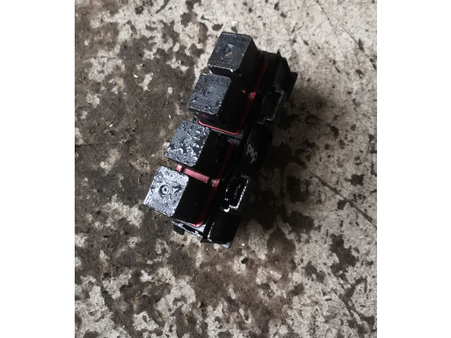   Pojistková skříňka    Dodge Avenger 2010