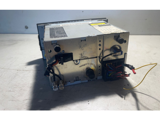 Радио/ проигрыватель CD/DVD / навигация