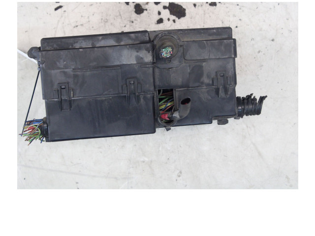 Pojistková skříňka Ford Focus C-MAX 2003