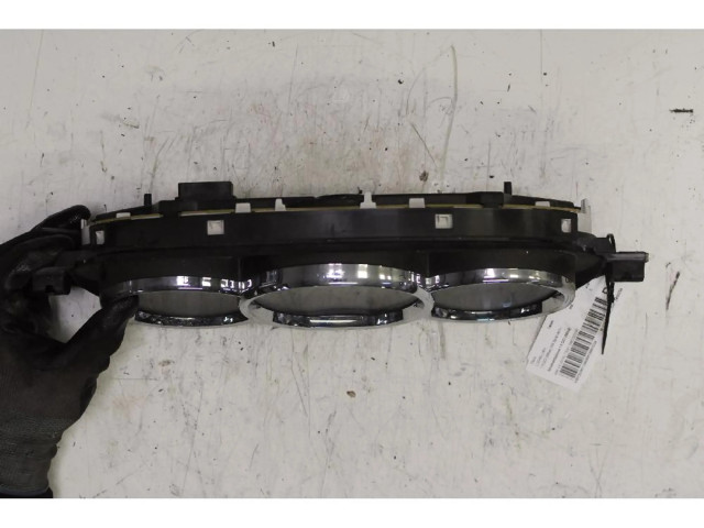 Панель приборов    Dacia Logan II       