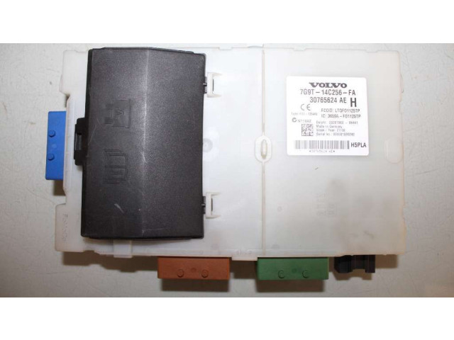 Блок предохранителей 30765624   Volvo V70    