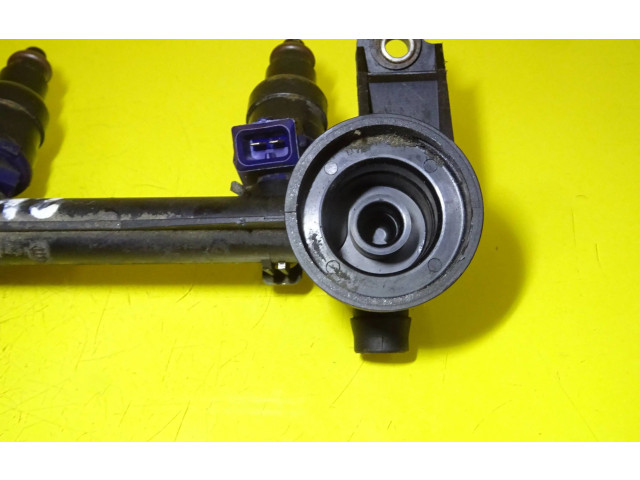 Топливная рампа 7700273495   Renault Clio II  