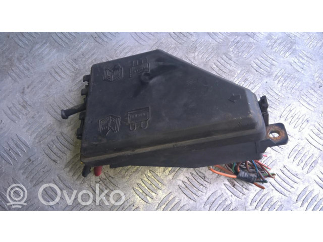 Блок предохранителей YQE103111, 133557071403 Rover 75