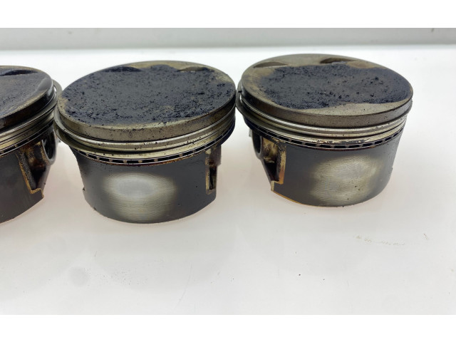 Píst HSB   Subaru Forester SF     